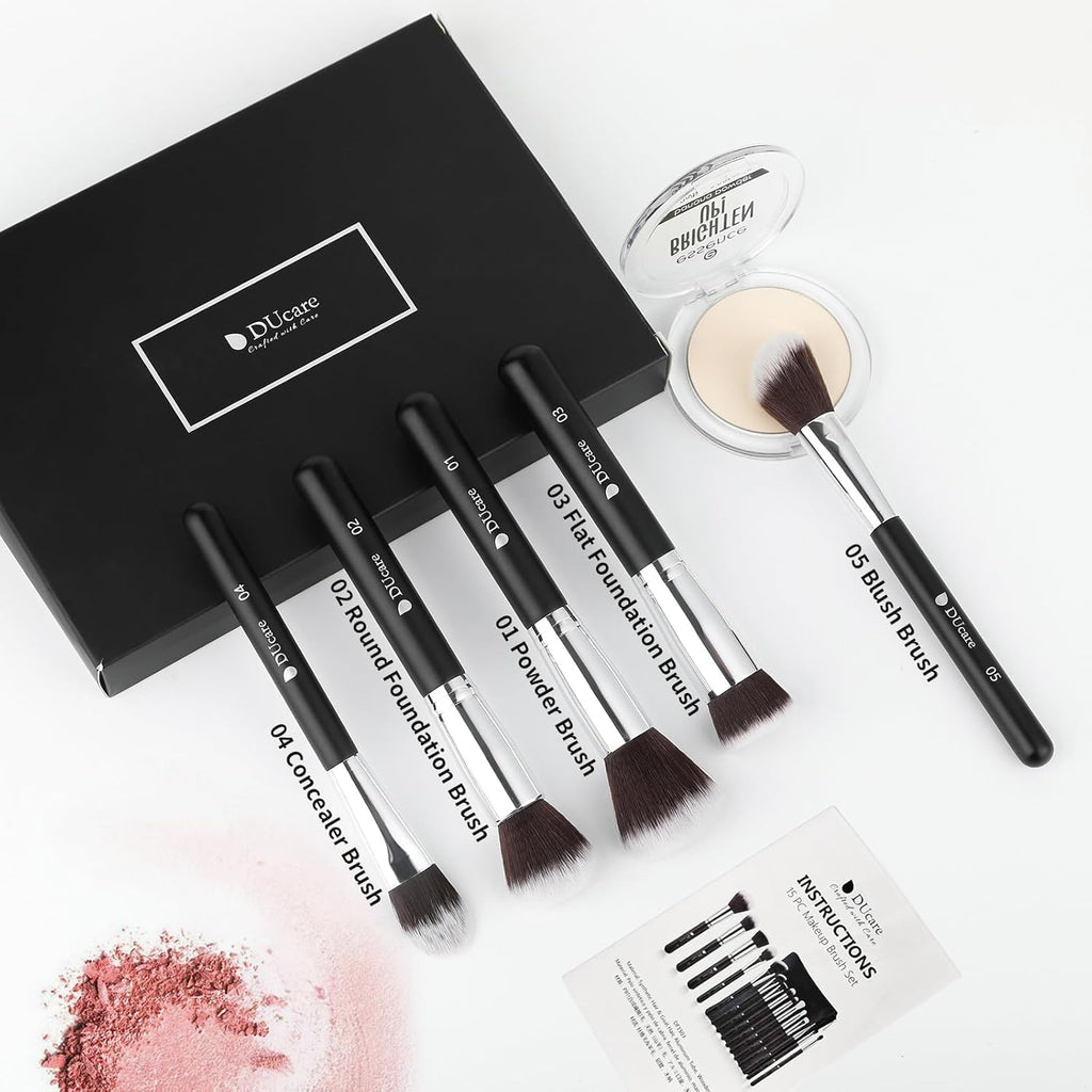 Makeup Brushes with Bag,15Pcs Christmas Makeup Brush Set Travel Kabuki Foundation Blending Blush Eyeliner Shadow Brow Concealer Brushes Kit